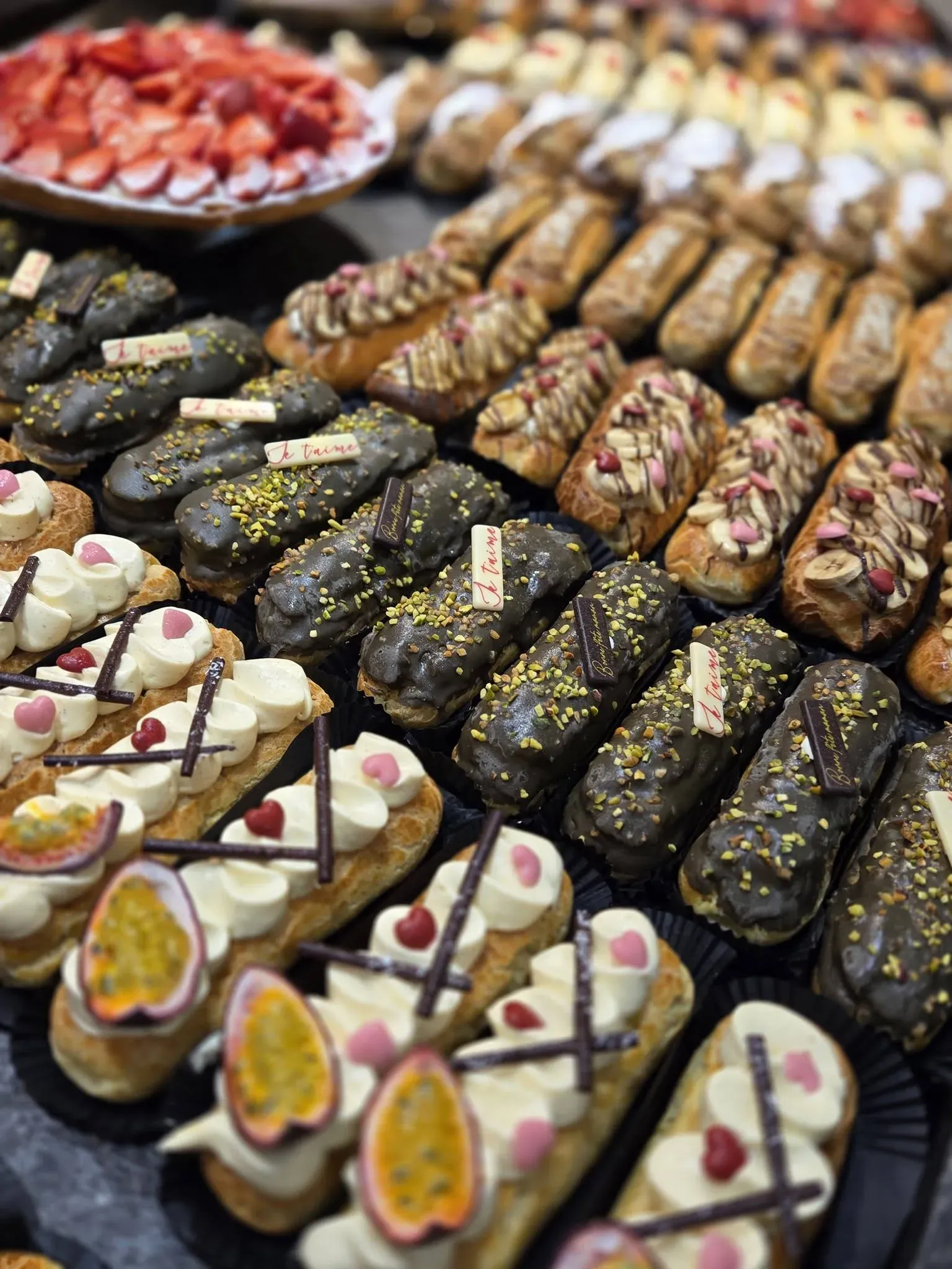 Photos d'éclairs (pâte à choux) de l'édition Mai 2026 - Passion, Pistache et autres.