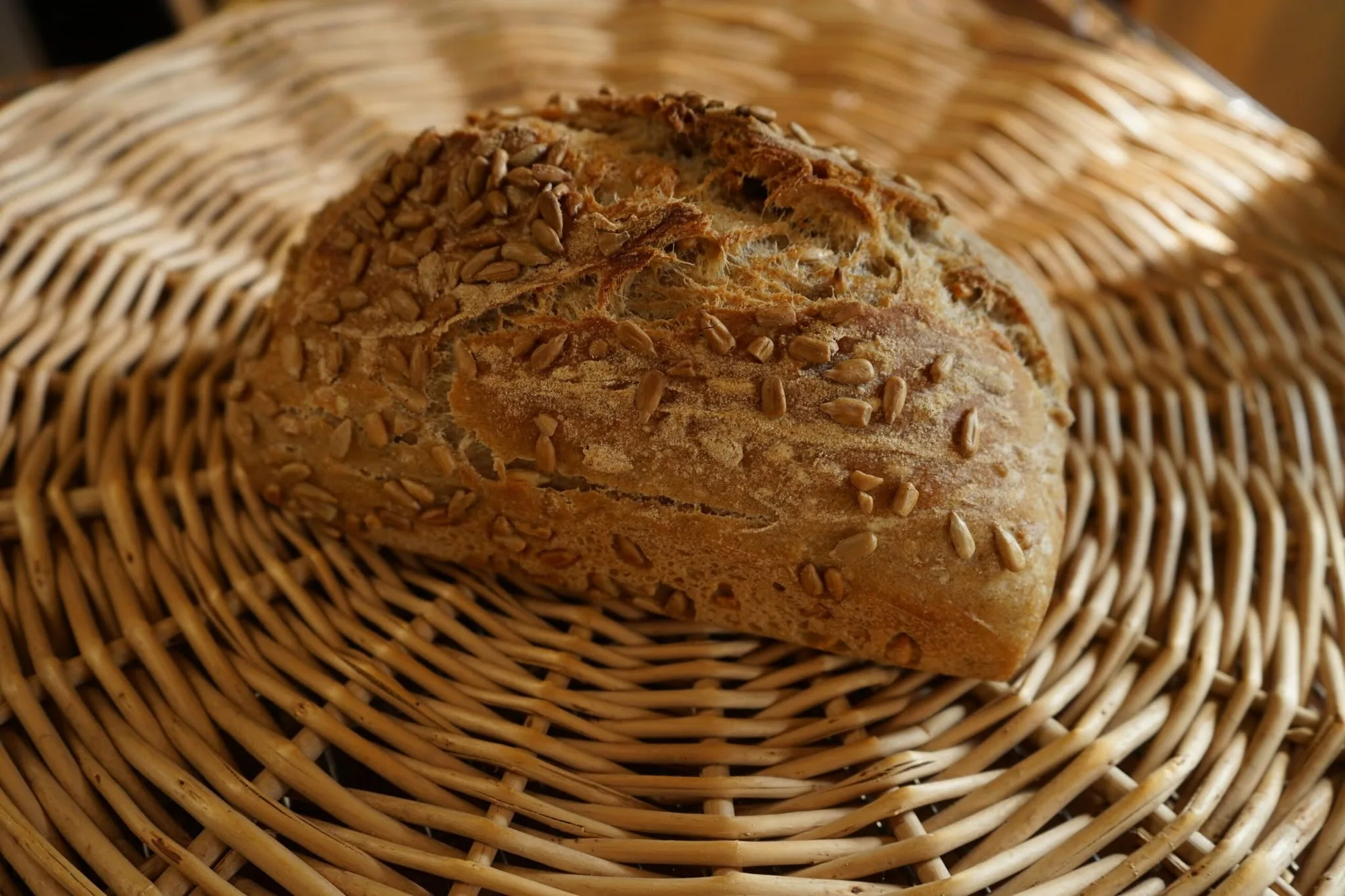 Photo de pain aux graines par Fleure bon le pain à Hennuyères