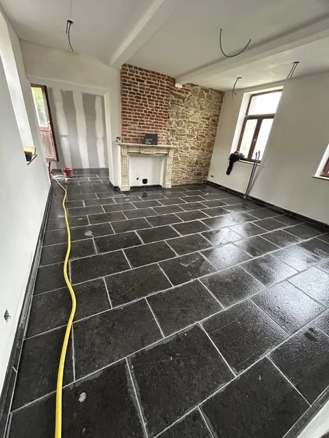 Réalisation d'une pose de carrelage par L.L Concept