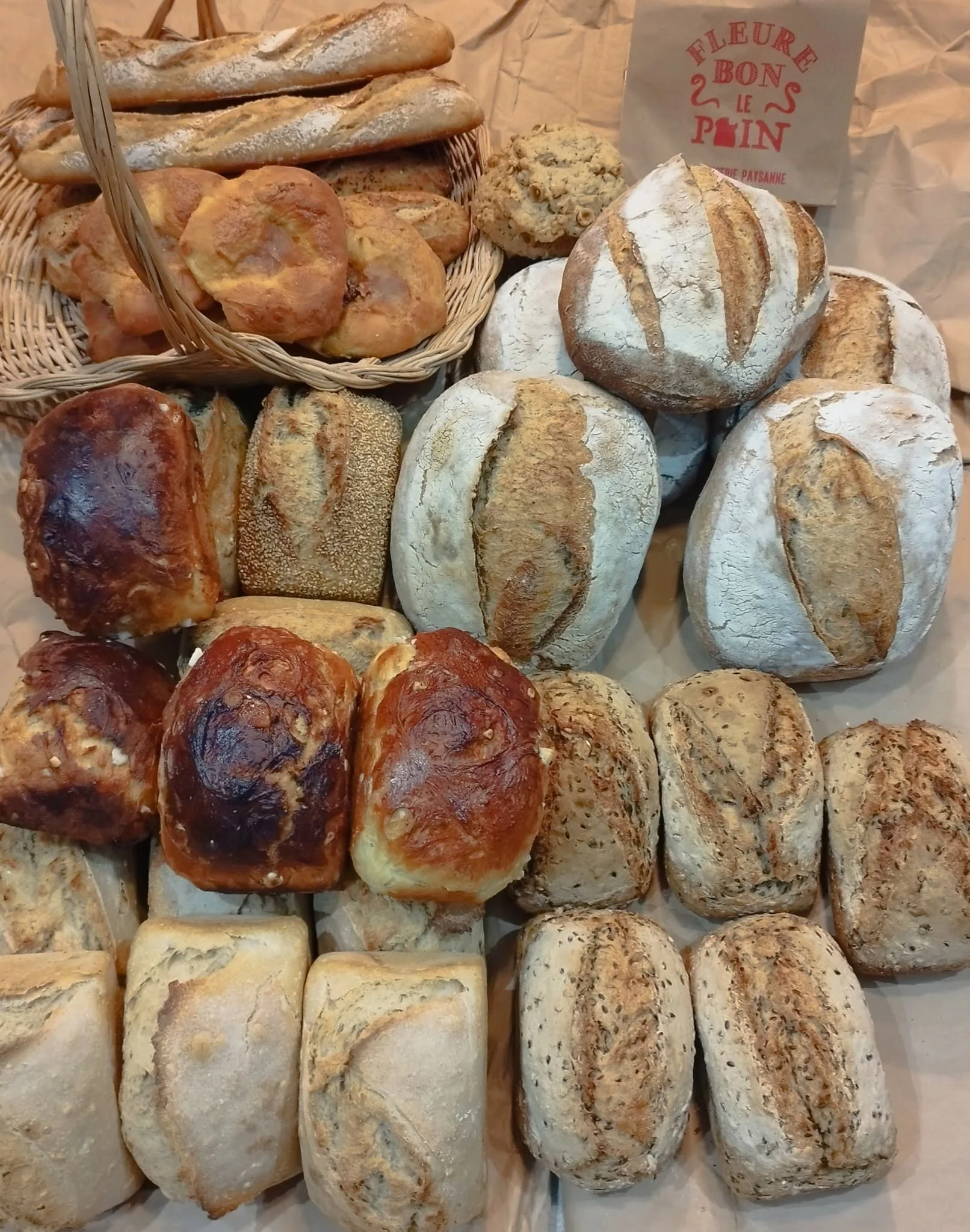 Variétés de pains proposés par Fleure bon le pain boulangerie paysanne à Hennuyères